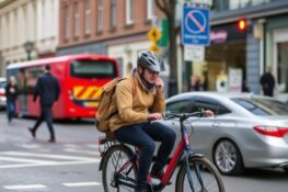 Why UK Cash Usage Policies Affect Urban Economic Mobility Trends